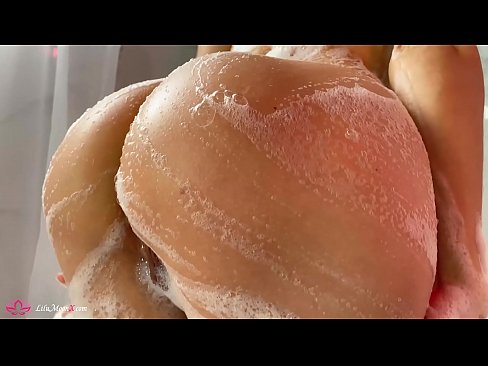 ❤️ Brunette dushda kuchli orgazm uchun vibrator bilan mushukni onanizm qiladi ❤  seks  uz.porn-mz.ru